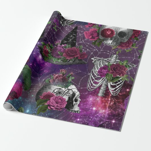 Paarse Gothic Witch Skull en Rozen Verpakkingspapi Cadeaupapier (Uitgerold)