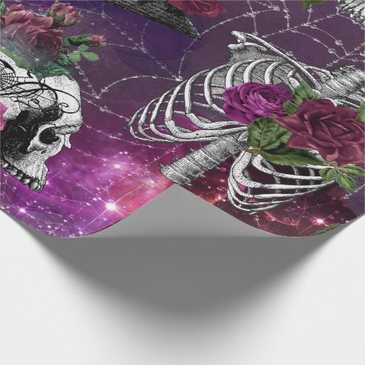 Paarse Gothic Witch Skull en Rozen Verpakkingspapi Cadeaupapier (Hoek)