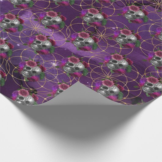 Paarse Gothische schedel en Rozen Verpakkingspapie Cadeaupapier (Hoek)