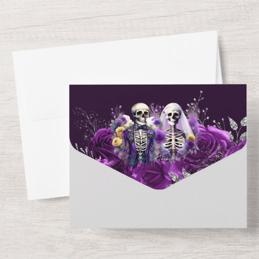 Paarse gotische skelet bloemenschedel dood deel all in one uitnodiging (Achterkant)