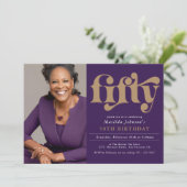 Paarse gouden 50ste verjaardagsfeestje kaart (Staand voorkant)