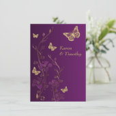 Paarse, gouden bloemen, vlinders bruiloft uitnodig kaart (Staand voorkant)
