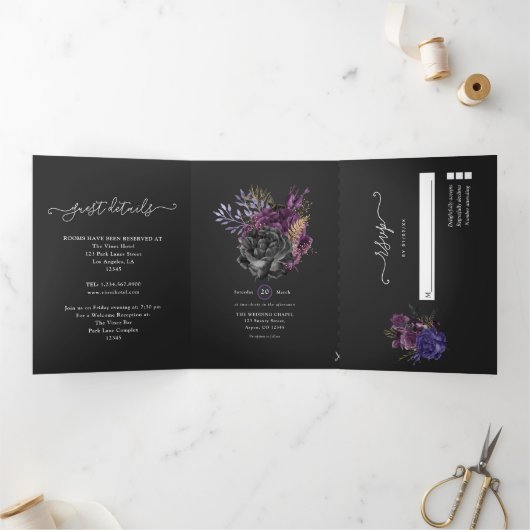 Paarse, gouden en zwarte Shabby bloemenbruiloft Drieluik Uitnodiging (Binnen)