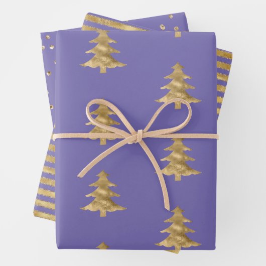 Paarse gouden kerstboom strepen schitteren inpakpapier vel (In situ)
