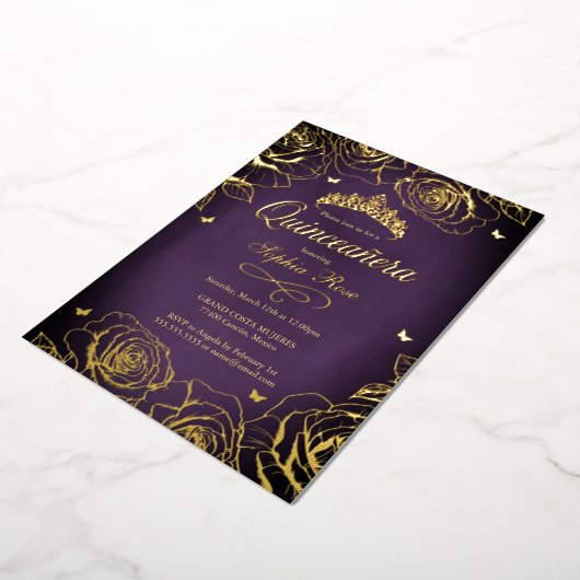 Paarse Gouden Kroon Rozen Thema Quinceanera Folie Uitnodiging (Gedraaid)