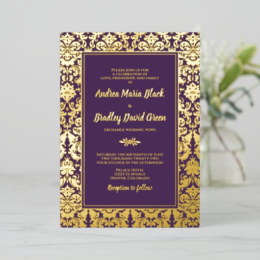 Paarse gouden olievlekken rond het huwelijk folie uitnodiging (Staand Voorkant)