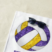 paarse gouden team kleuren meisjesachtige volleyba strandlaken (In situ)