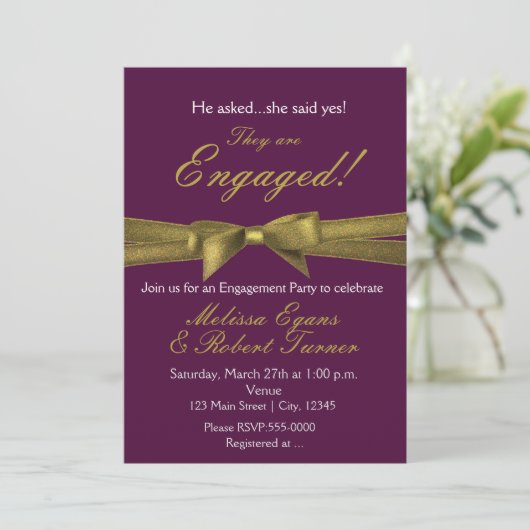 Paarse & Gouden Verlovingen Boog Party Uitnodiging (Staand voorkant)