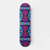Paarse graffiti skateboard. persoonlijk skateboard (Voorkant)