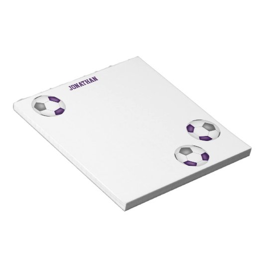 paarse grijze voetballen accent gepersonaliseerd notitieblok (Schuin)