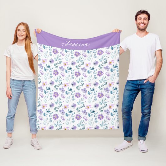 Paarse Groene Aquarel Wilde Bloem Monogram Naam Fleece Deken (In situ)