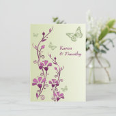 Paarse, groene bloemen, vlinders bruiloft uitnodig kaart (Staand voorkant)