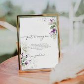 Paarse groene lavendel zet er een ringetje op reclamebord met voetstuk