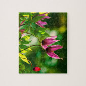 Paarse groene rode planten bloemen groen legpuzzel (Verticaal)