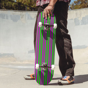 Paarse groene stijlvolle strepenpatroonontwerp  persoonlijk skateboard