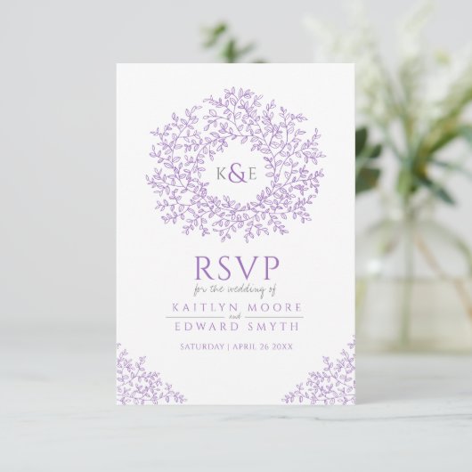 Paarse hand getrokken blad monogram RSVP bruiloft (Staand voorkant)