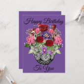 Paarse Happy Birthday Floral Bouquet met Rozen Kaart (Voorkant / Achterkant in situ)