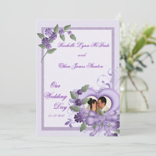 Paarse Heart Wedding Photo Invitation 5x7 Kaart (Staand voorkant)