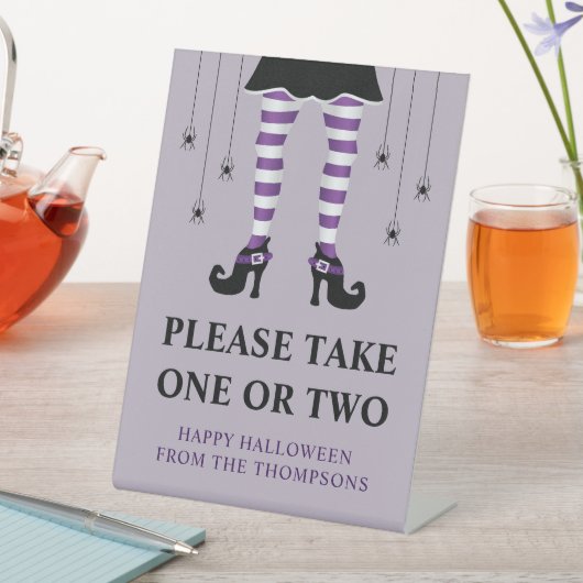 Paarse heksenpoten Halloween truc of traktaties Op Reclamebord Met Voetstuk (Insitu)