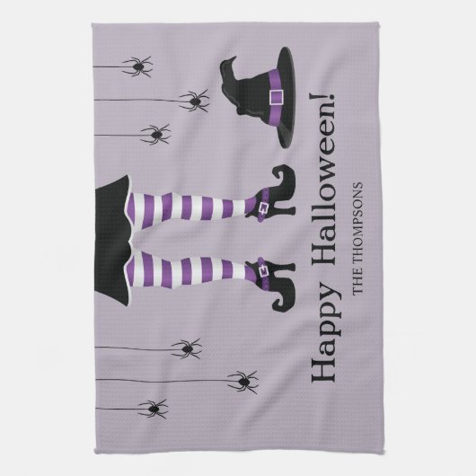 Paarse heksenpoten met een Pet en spinnen Hallowee Theedoek (Verticaal)
