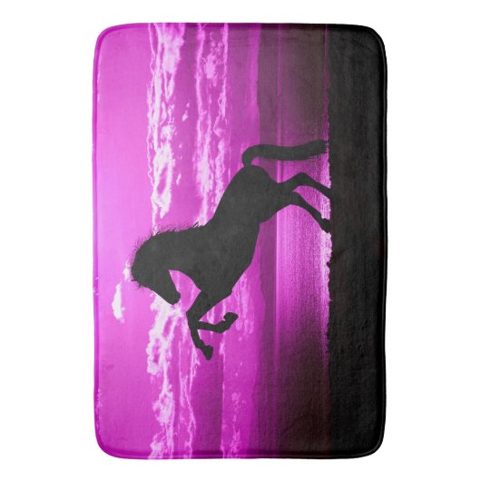 Paarse hemel en water voor zwarte paarden badmat (Voorkant Verticaal)