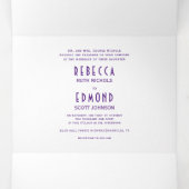 paarse heraldische kam en initialen bruiloft drieluik uitnodiging (Binnenkant midden)