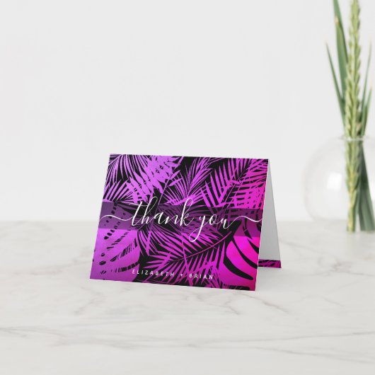 Paarse hete roze tropische palmblad script monogra bedankkaart (Voorkant)