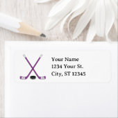 Paarse Hockey Sticks en Puck Retouradres Etiket (Insitu)