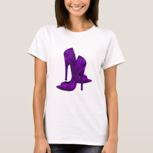 Paarse hoge hakken schoenen t-shirt