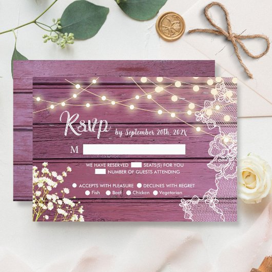 Paarse Hout String Lights & Lace Wedding RSVP Kaartje