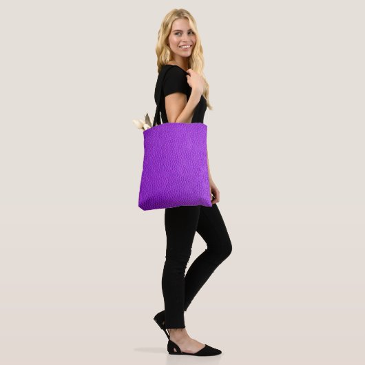 Paarse huidtextuur tote bag (Op model)