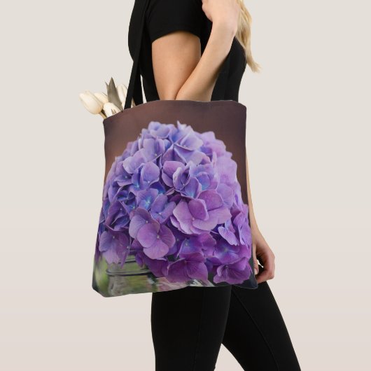 Paarse hydrangea op foto van Mason Jar Tote Bag (Dichtbij)