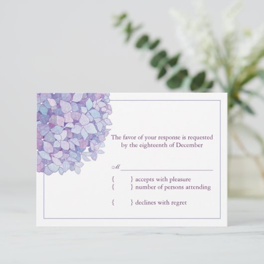 Paarse Hydrangeas Bloemen Bruiloft RSVP (Staand voorkant)