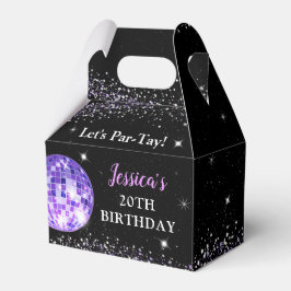 Paarse in haar verjaardagsfeestje bedankdoosjes