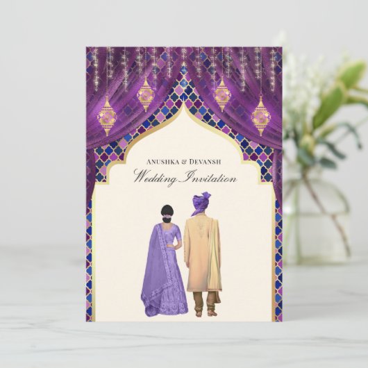 Paarse Indiase koppel trouwt met gouden lantaarns Kaart (Staand voorkant)