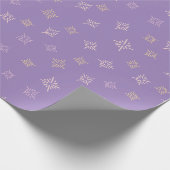 Paarse inpakpapier met gestileerde roze sterren (Hoek)