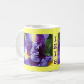 paarse iris dichtbij koffiemok (Voorkant links)