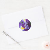 paarse iris dichtbij ronde sticker (Envelop)