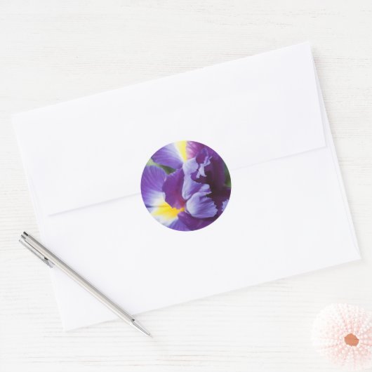 paarse iris dichtbij ronde sticker (Envelop)