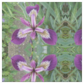 Paarse Iris Floral Patterned Fabric Stof (Close Up)
