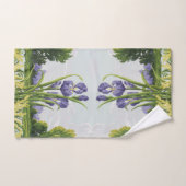 Paarse Iris Flower + Green Field Botanical Art Handdoek (Handdoek)