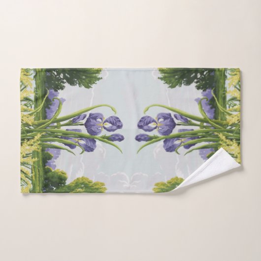 Paarse Iris Flower + Green Field Botanical Art Handdoek (Handdoek)