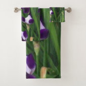 Paarse Iris Garden Bad Handdoek (Insitu)