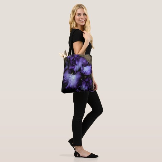 Paarse iris kruis lichaam tote bag (Op model)
