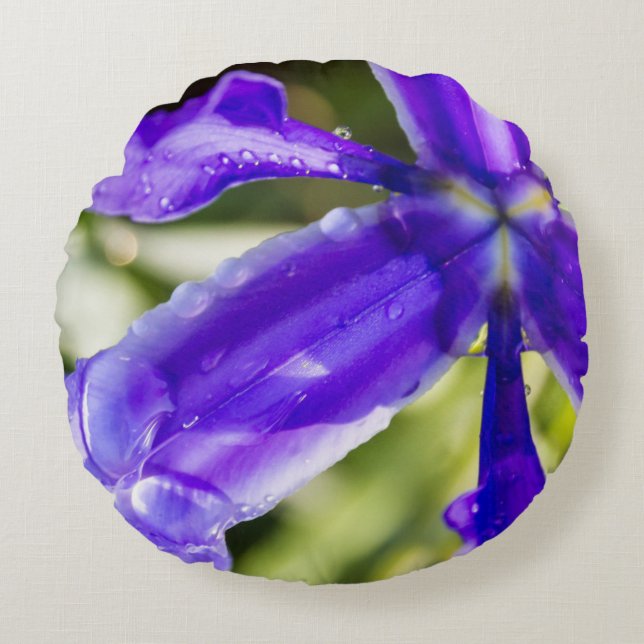 Paarse Iris met regendruppels Rond Kussen (Voorkant)