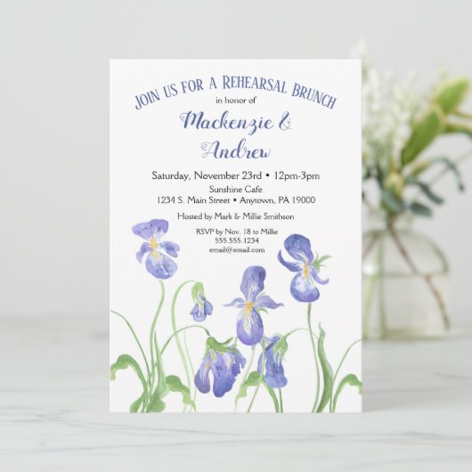 Paarse Iris Rehearsal Brunch Uitnodiging (Staand voorkant)