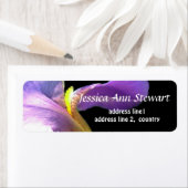  paarse irisbloem in zwarte fotokunst etiket (Insitu)