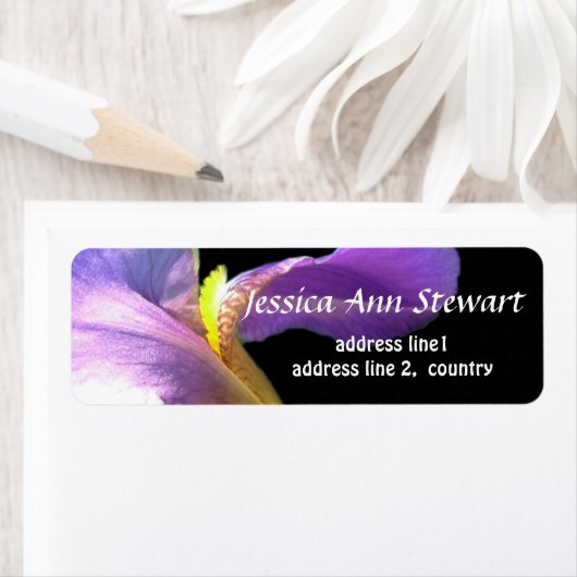  paarse irisbloem in zwarte fotokunst etiket (Insitu)