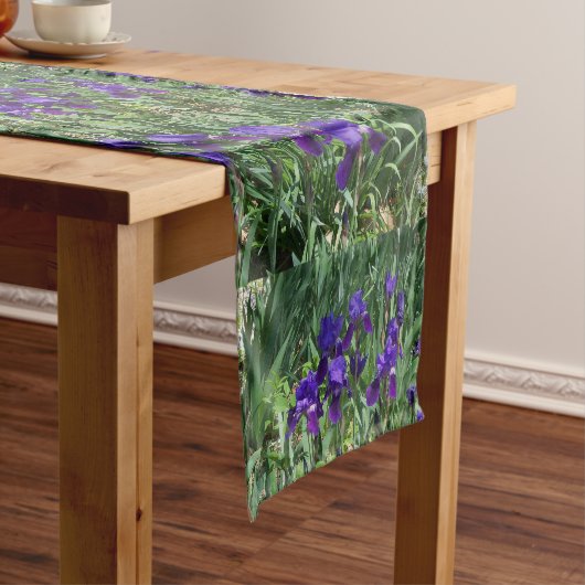 Paarse Irises Floral Pattern Table Runner Korte Tafelloper (Voorbeeld)
