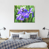 Paarse irissen op doek canvas afdruk (Insitu (Slaapkamer))